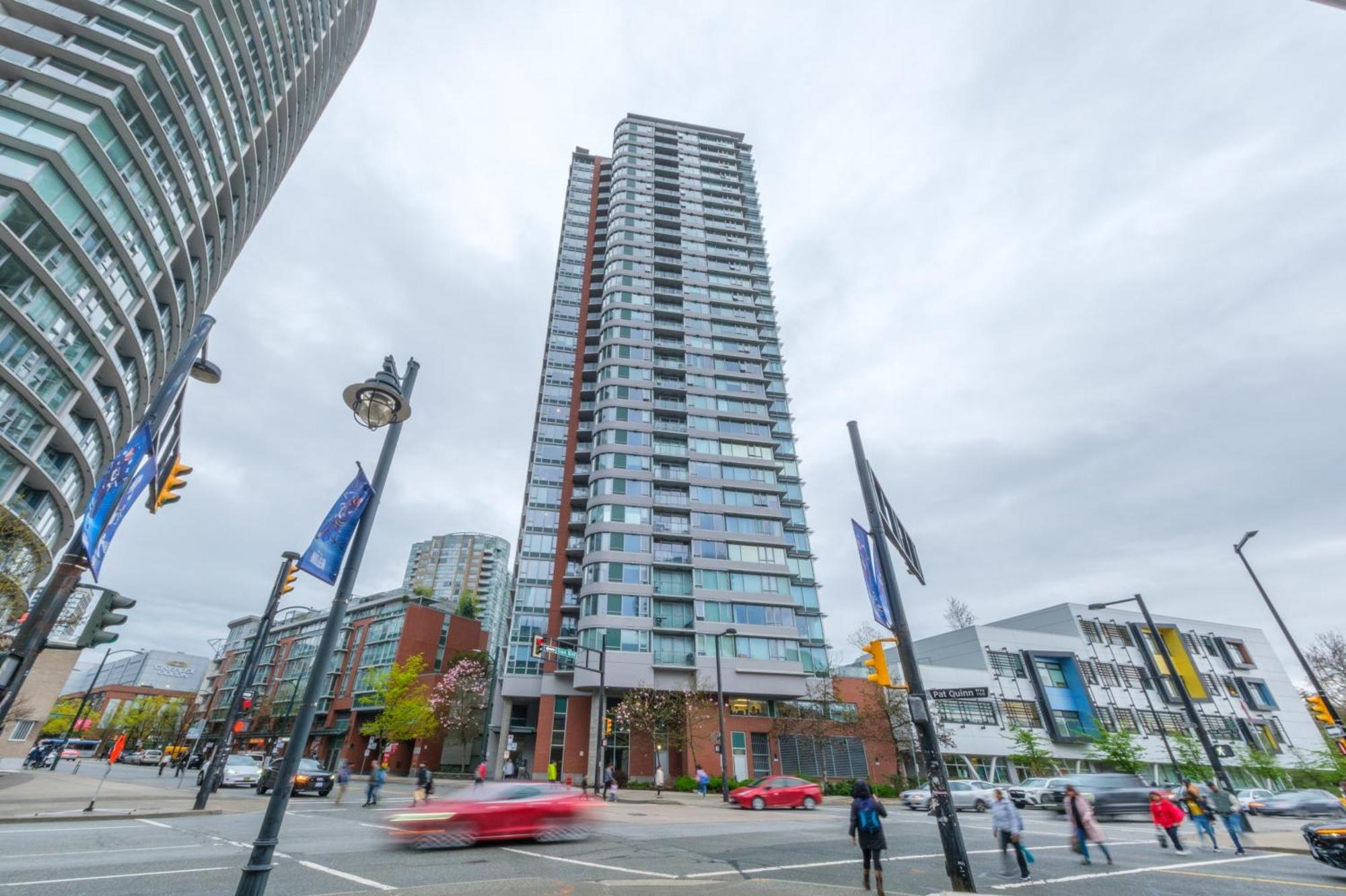 Central 1-Bedroom Apartment With Pool, Jacuzzi & Sauna Vancouver Exterior foto