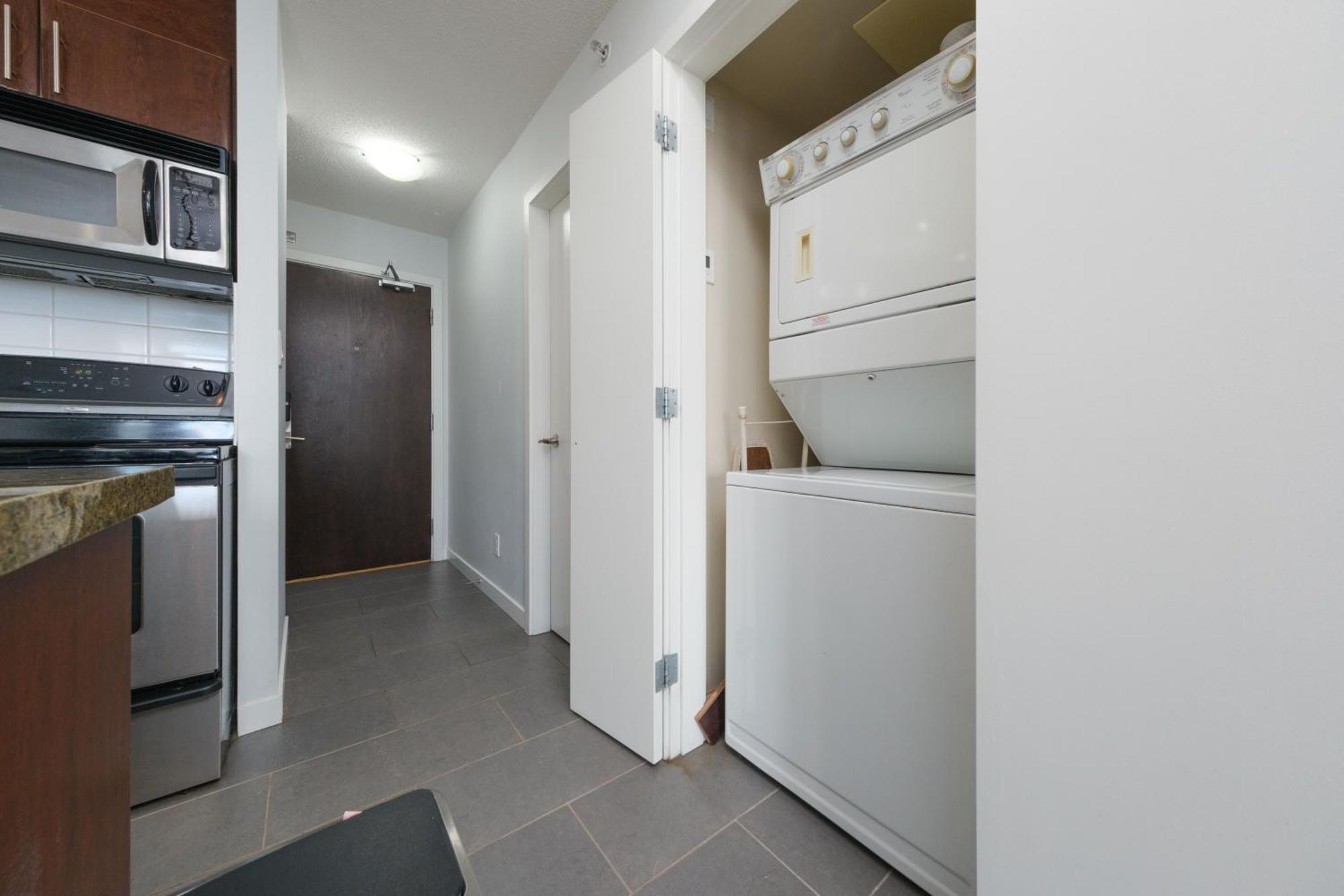 Central 1-Bedroom Apartment With Pool, Jacuzzi & Sauna Vancouver Exterior foto